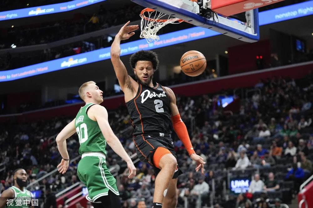 据解说员描 据解说员描