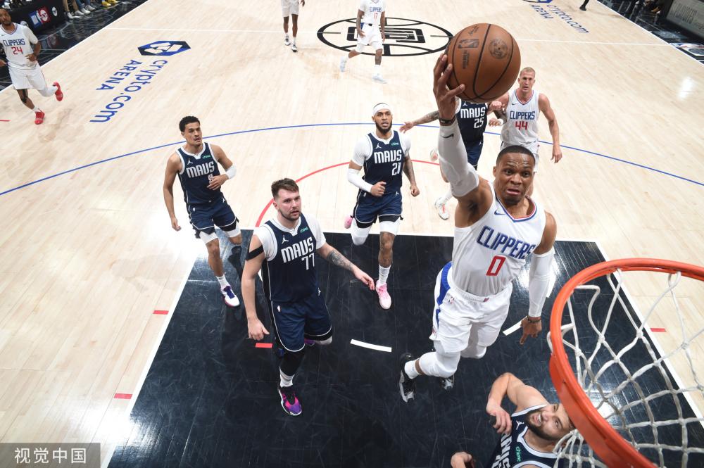 更是与队友 更是与队友