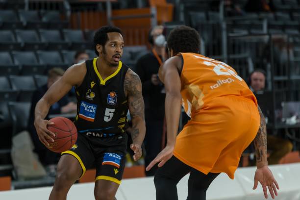 斯和米兰各 斯和米兰各